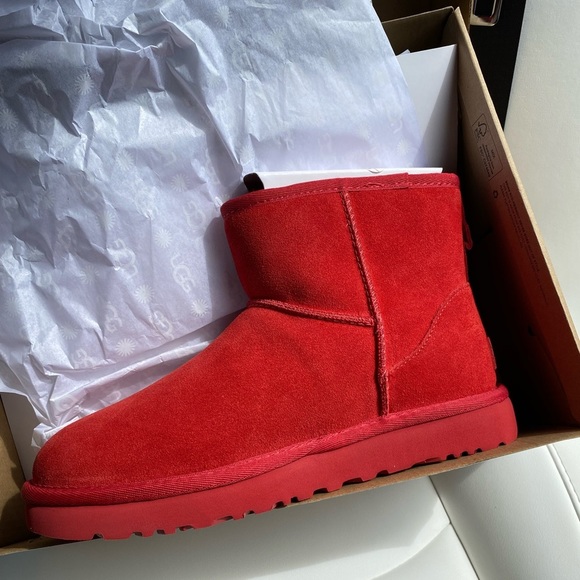 UGG CLASSIC SAMBA RED SUEDE MINI SIDE LOGO BOOTS - Picture 13 of 16